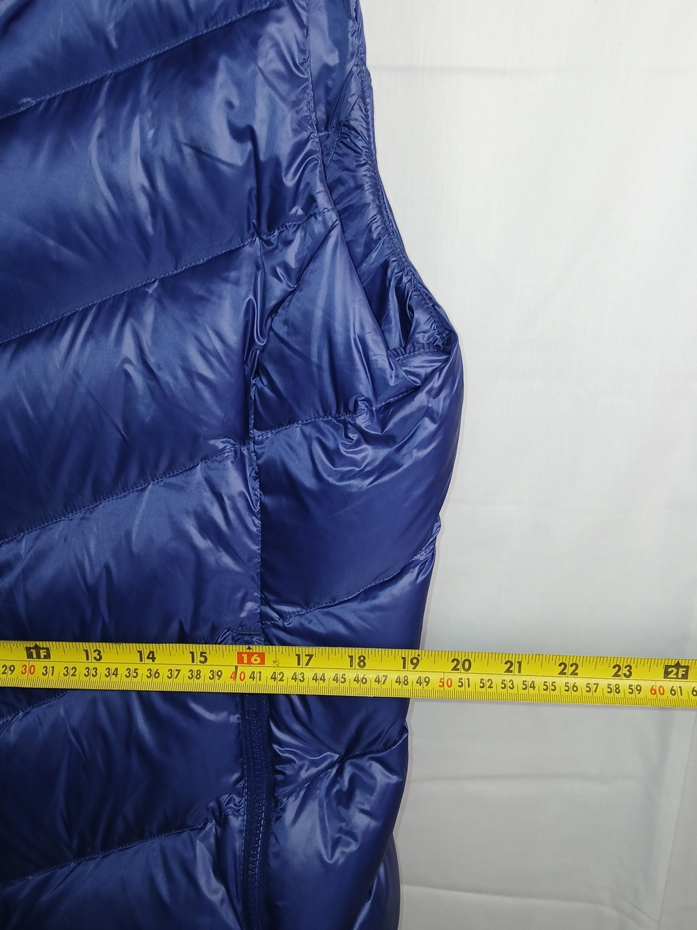 L.L. Bean Downtek Women's Puffer‎ Vest in Deep Blue - Large - Picture 8 of 9